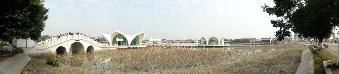 PC250572-1.JPG (611630 bytes)