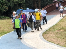 P3220079.JPG (355140 bytes)